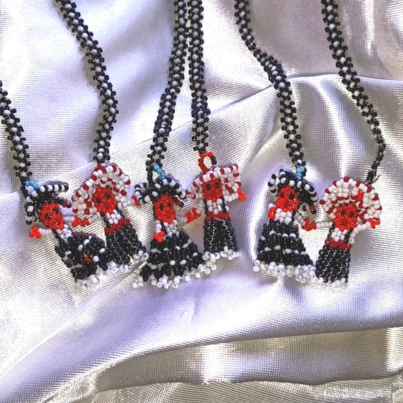 SUPERCUTE Beaded Mexican couple in sombreros necklaces 25 each or three for 60 - Picture 3 of 5